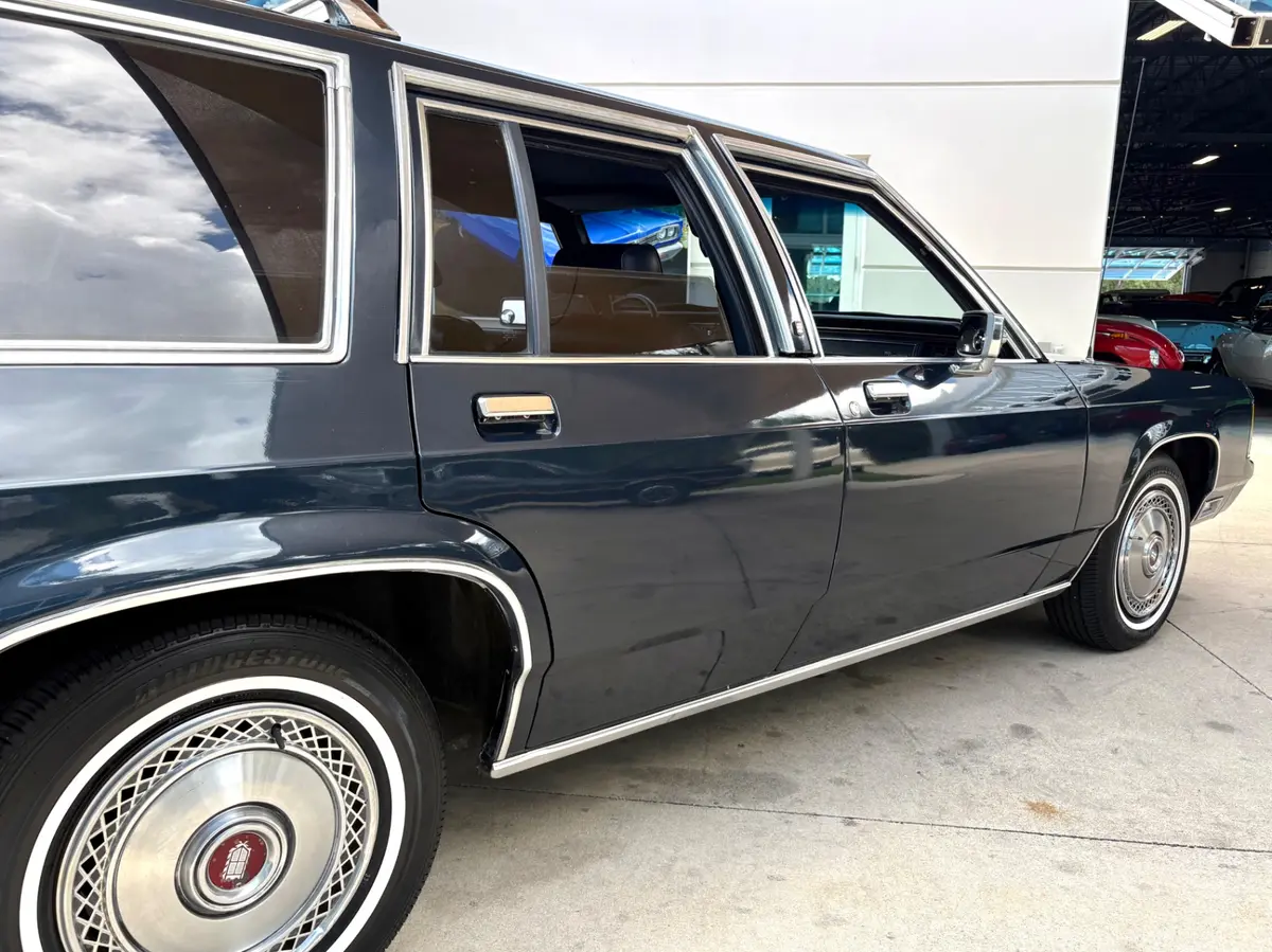 Vehicle photo 17
