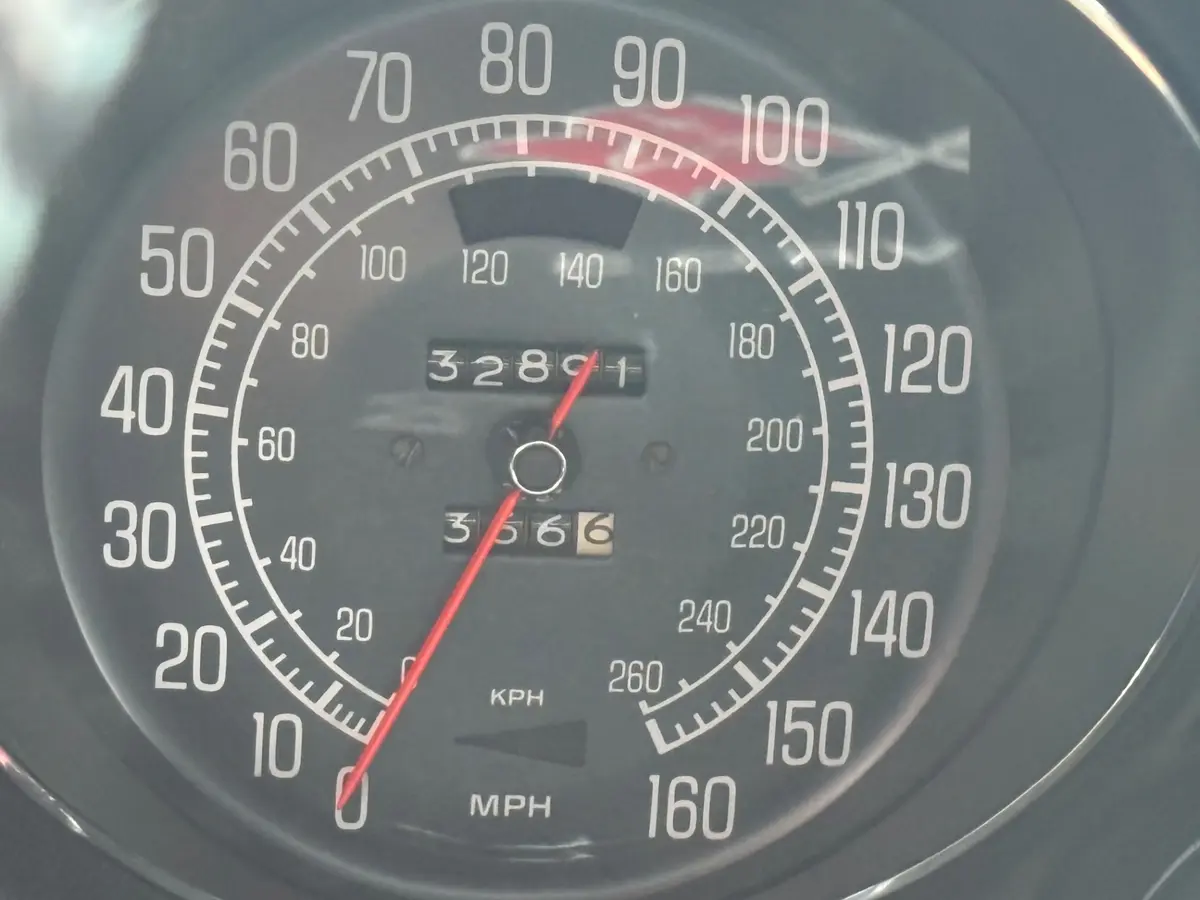Vehicle photo 24