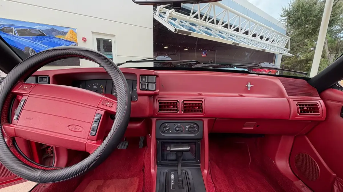 Vehicle photo 41
