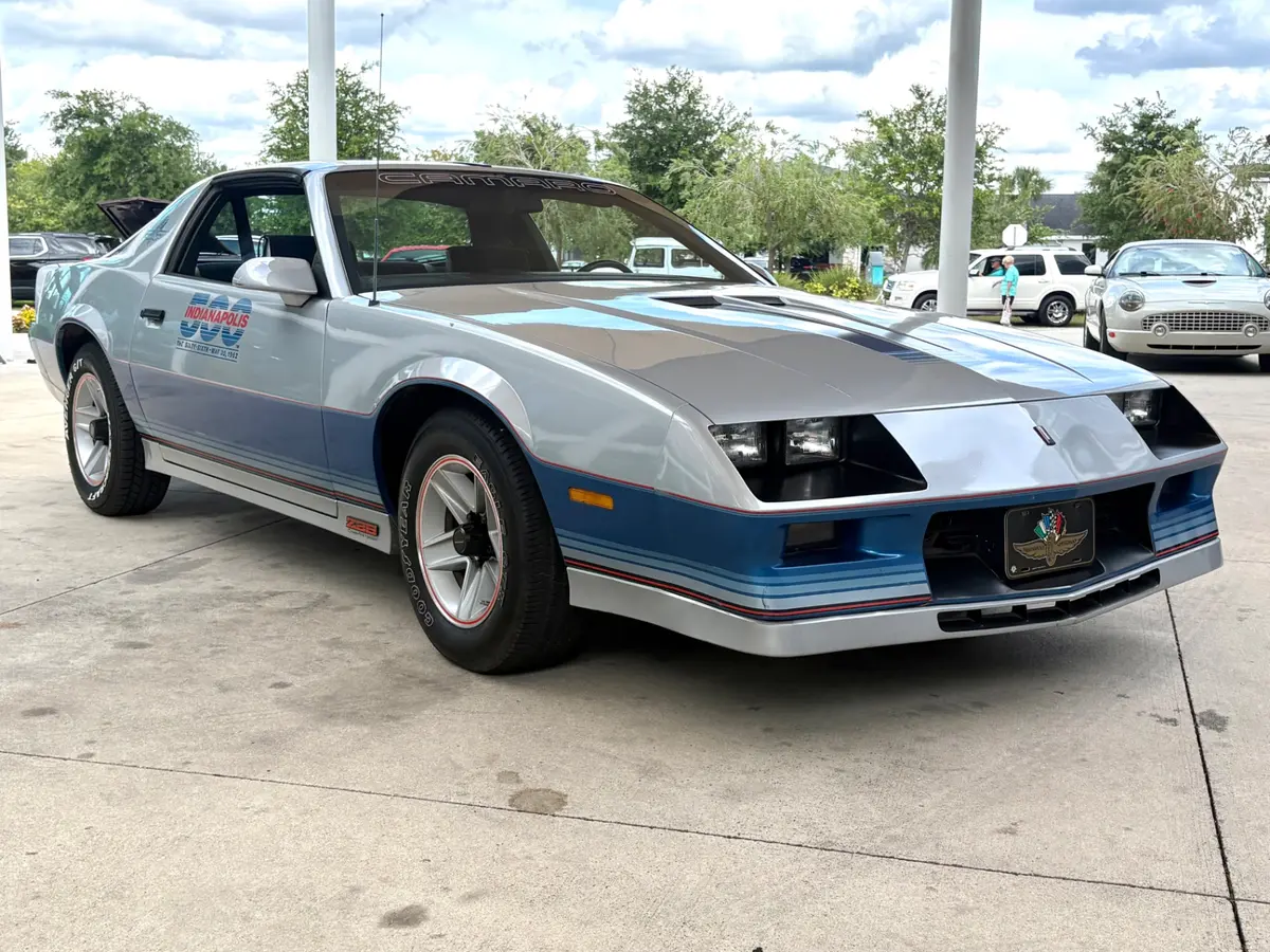 Vehicle photo 4