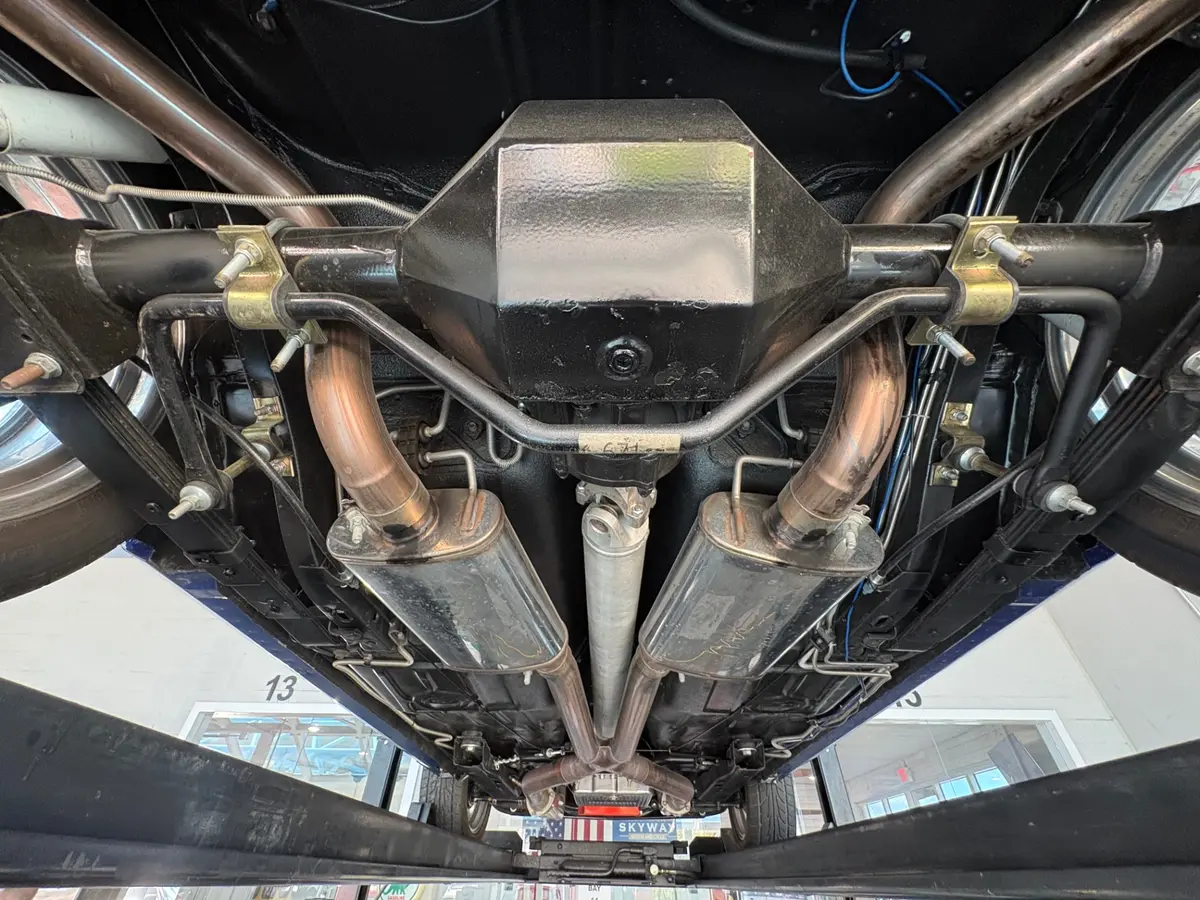 Vehicle photo 43