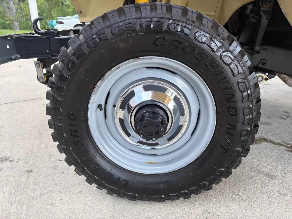 Vehicle photo 20