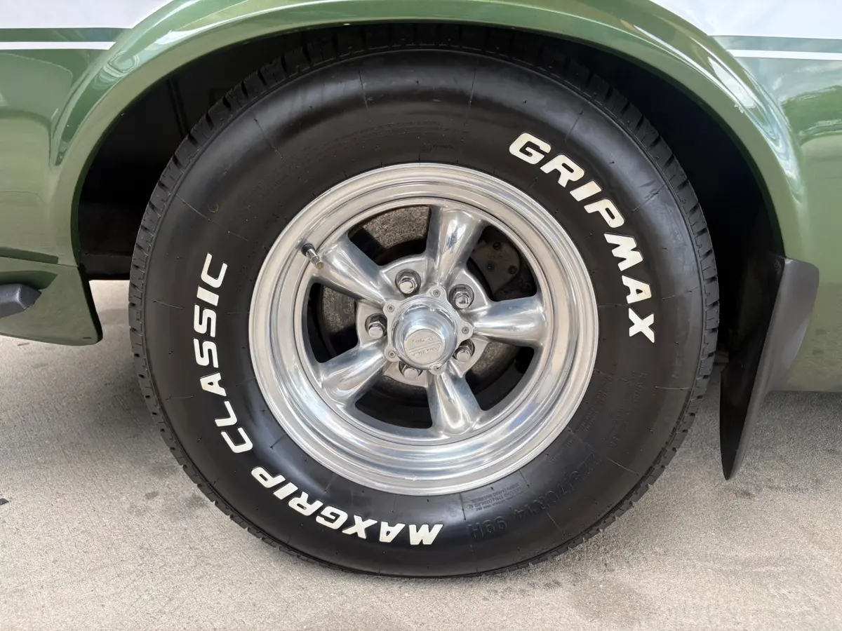 Vehicle photo 25