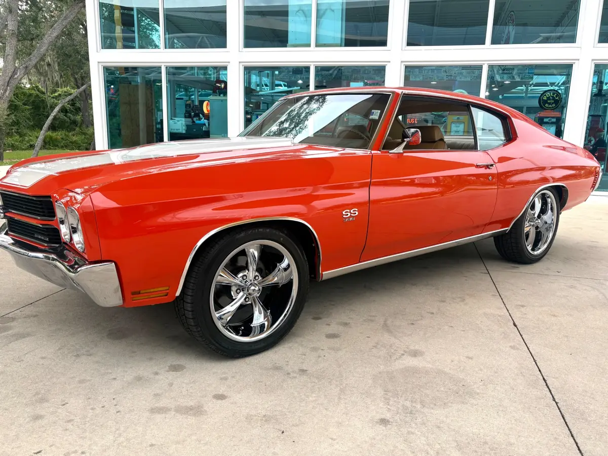 Vehicle photo 13
