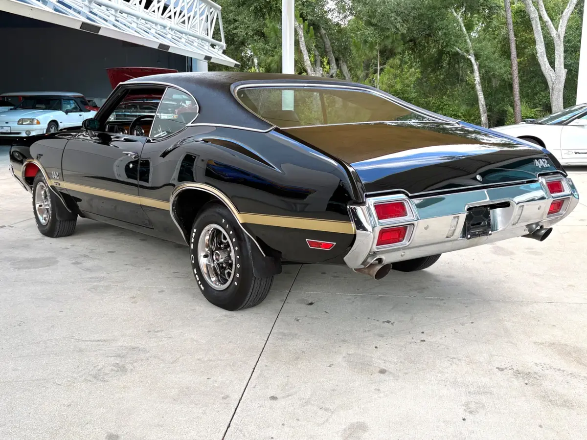 Vehicle photo 9