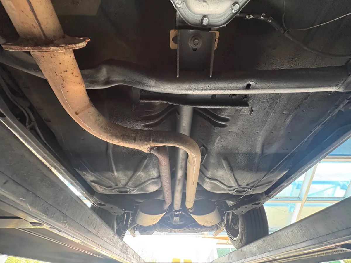 Vehicle photo 52