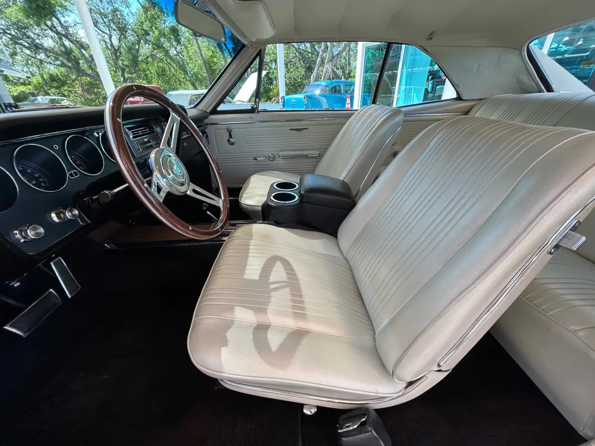Vehicle photo 29