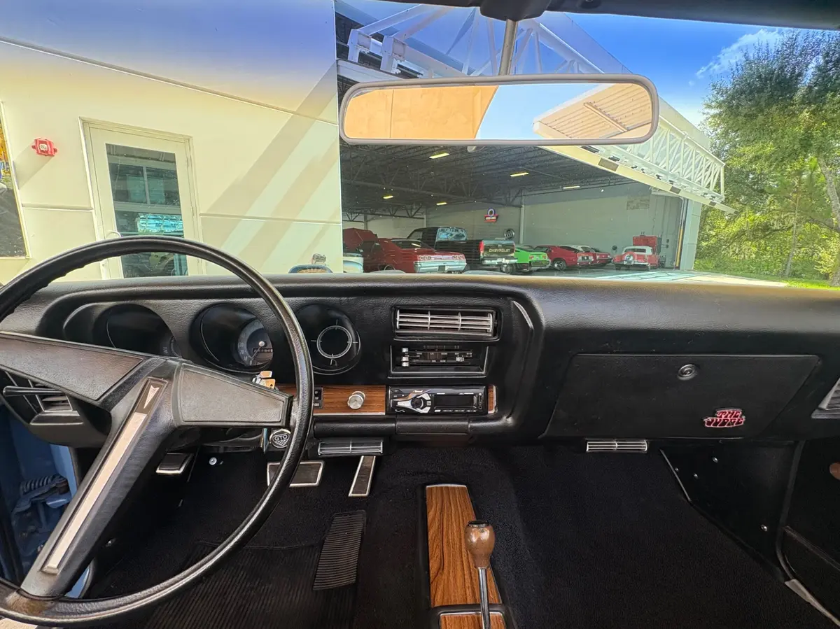Vehicle photo 46
