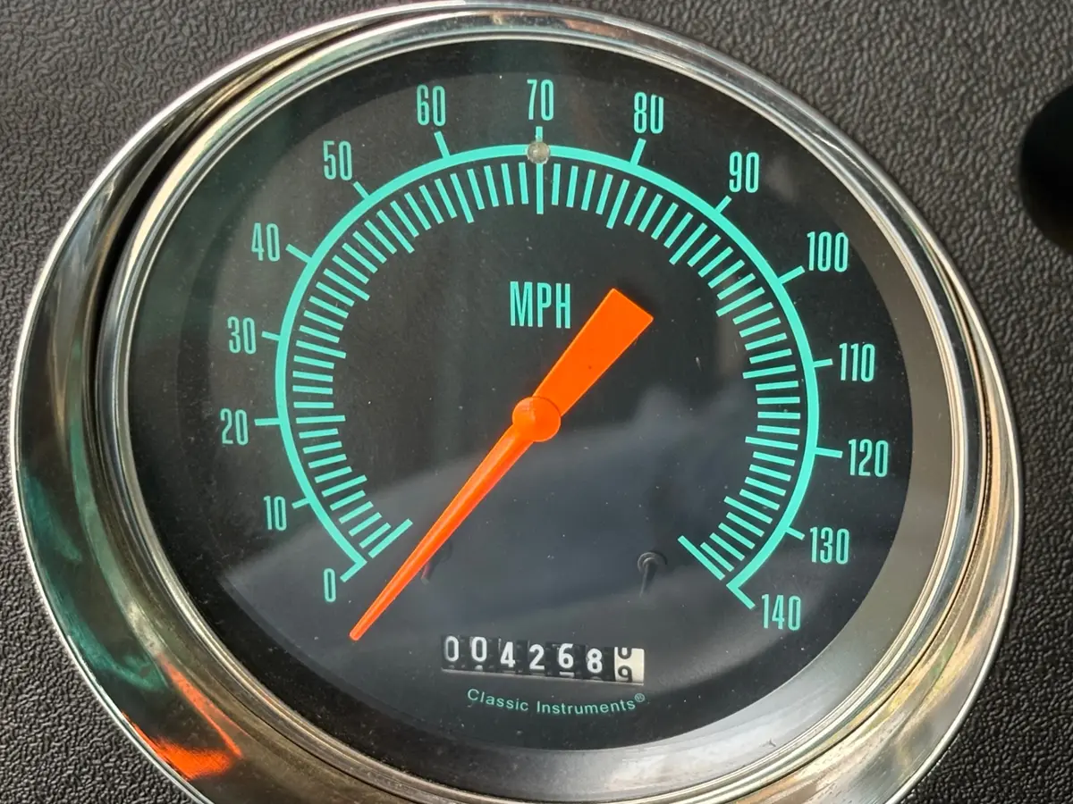 Vehicle photo 26