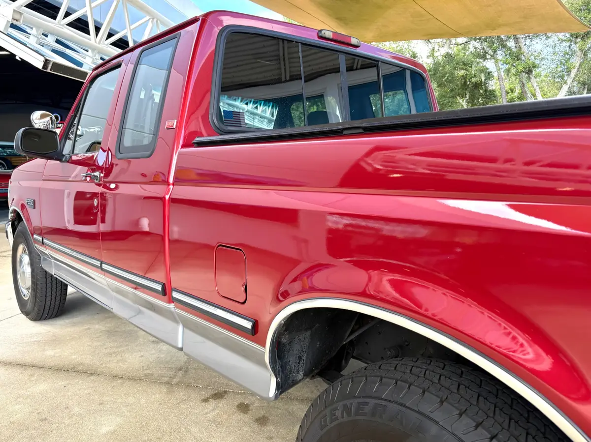Vehicle photo 13