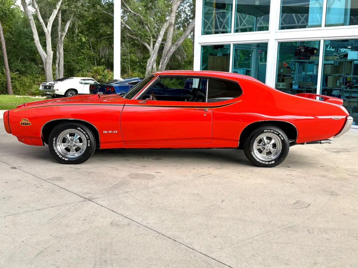 Vehicle photo 11