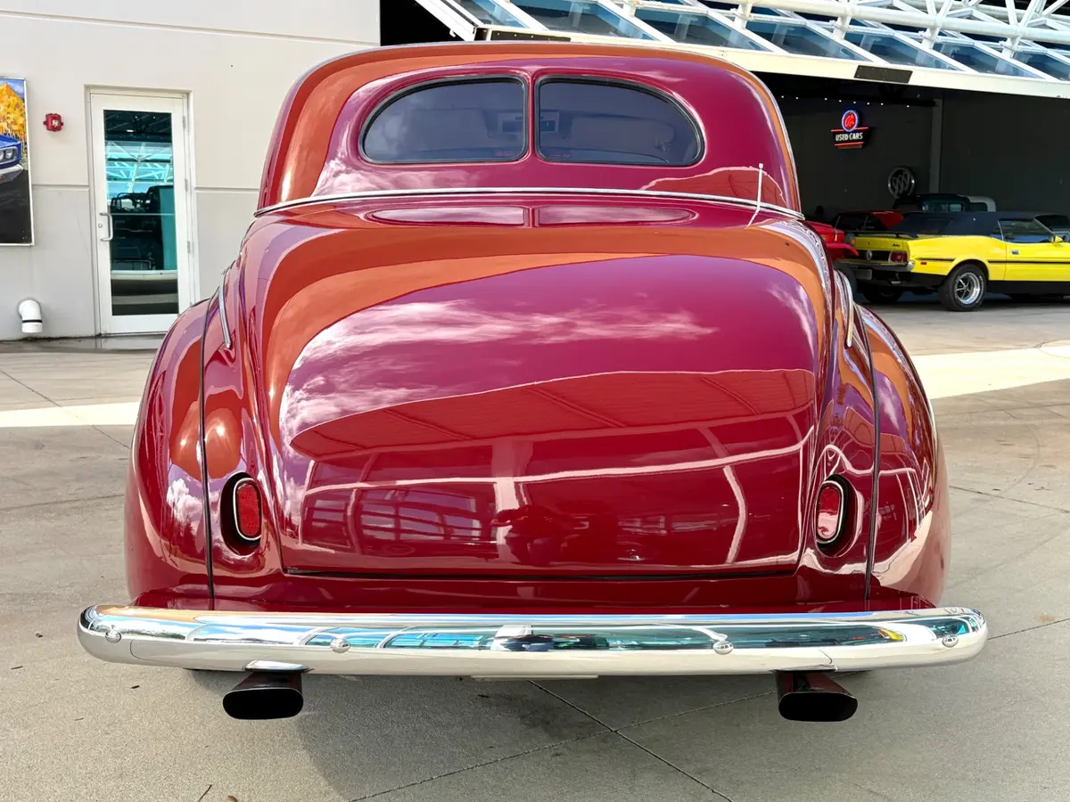 Vehicle photo 6