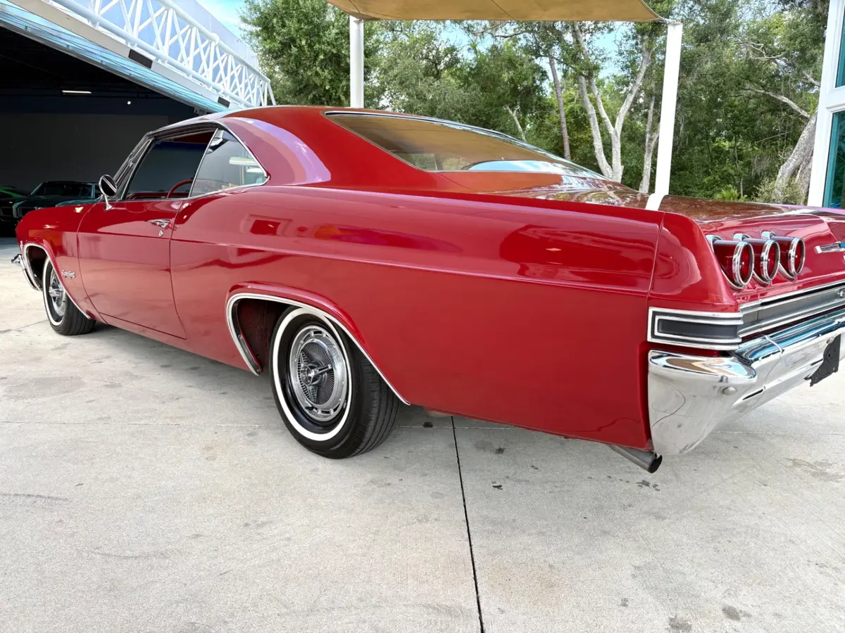 Vehicle photo 15