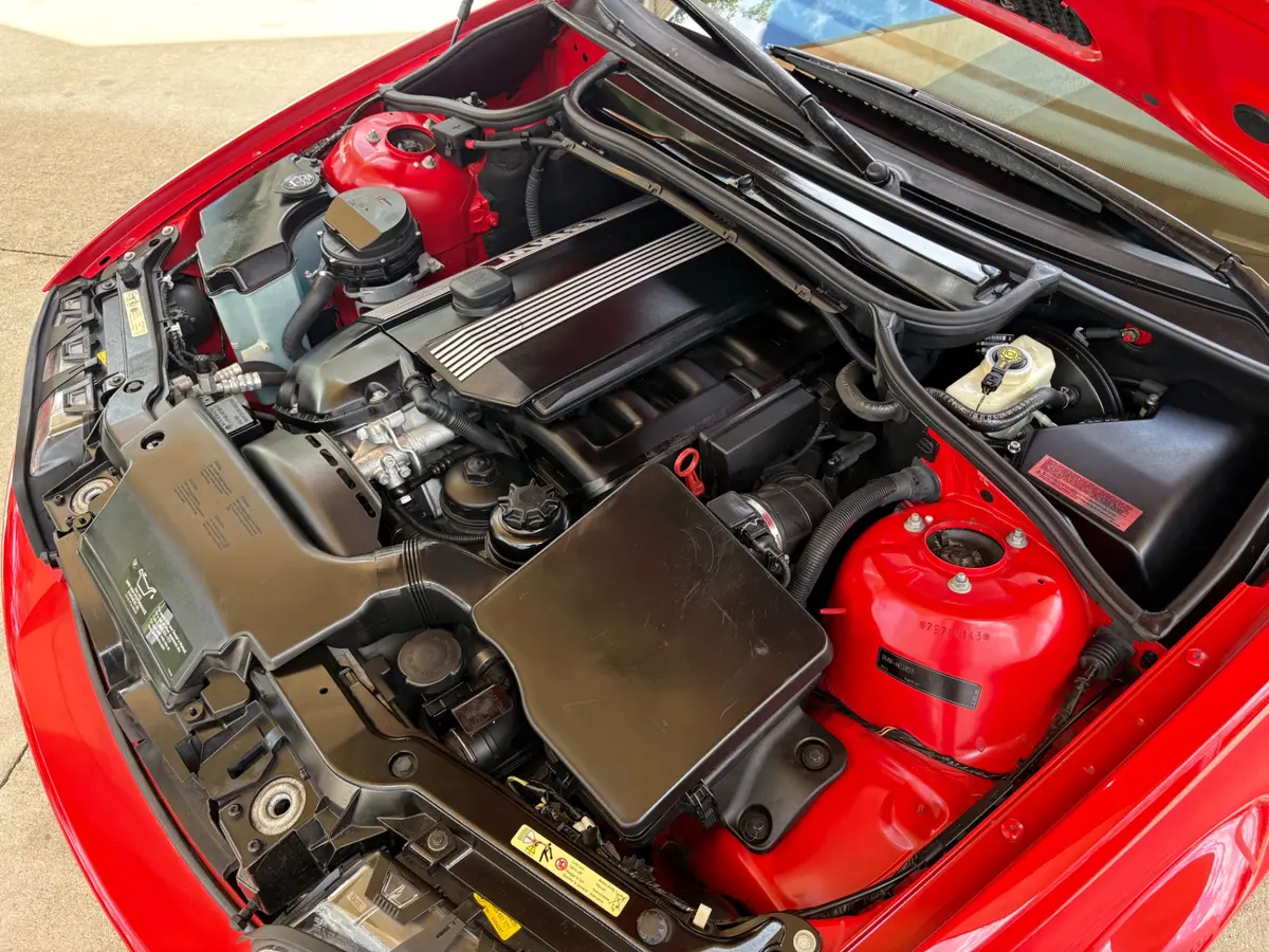 Vehicle photo 30