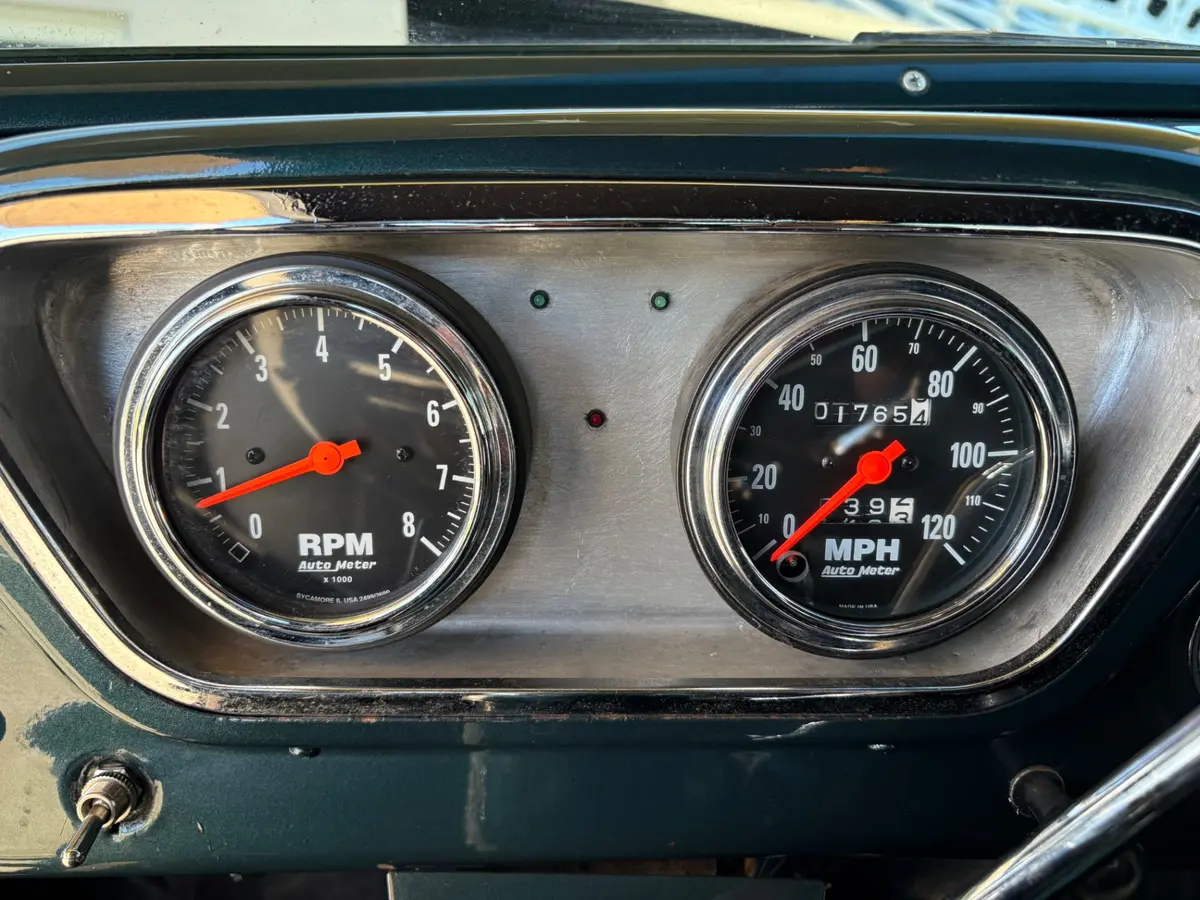Vehicle photo 34