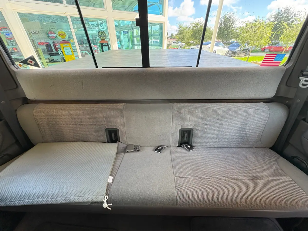 Vehicle photo 33
