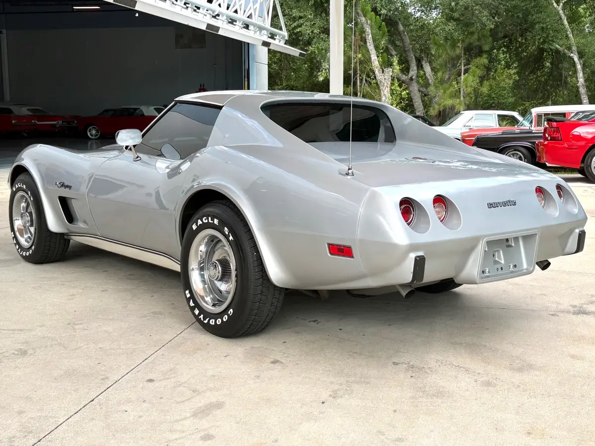Vehicle photo 9