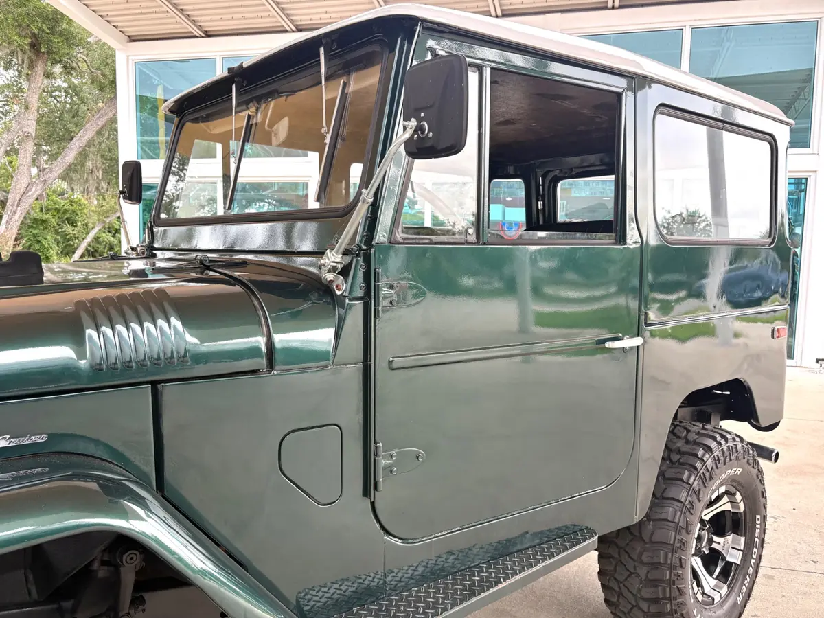 Vehicle photo 13
