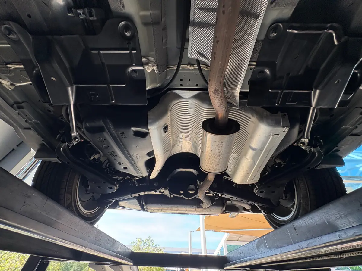 Vehicle photo 59