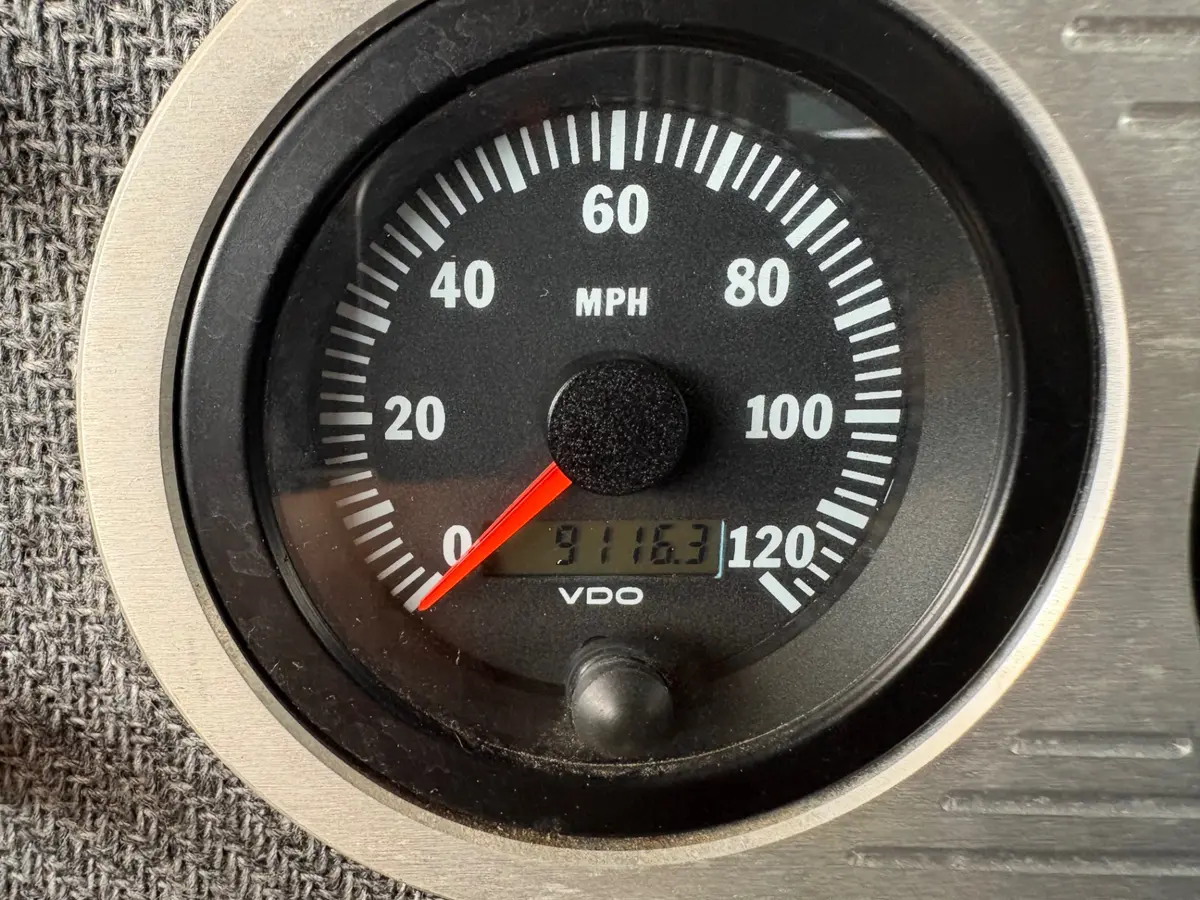 Vehicle photo 23