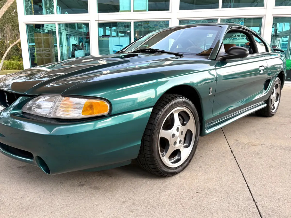 Vehicle photo 13