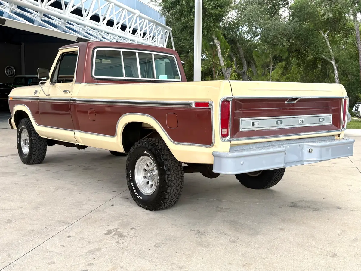 Vehicle photo 9