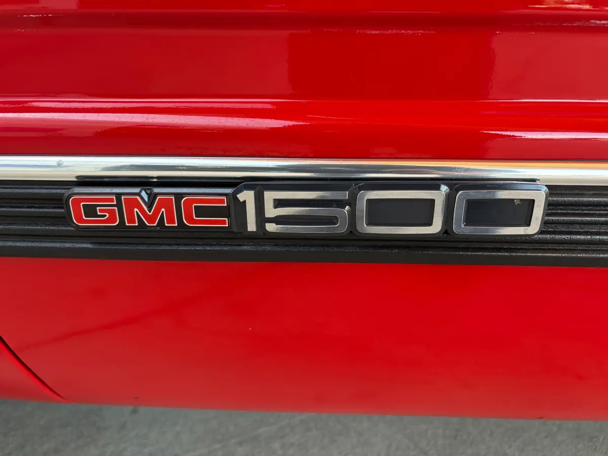 Vehicle photo 21