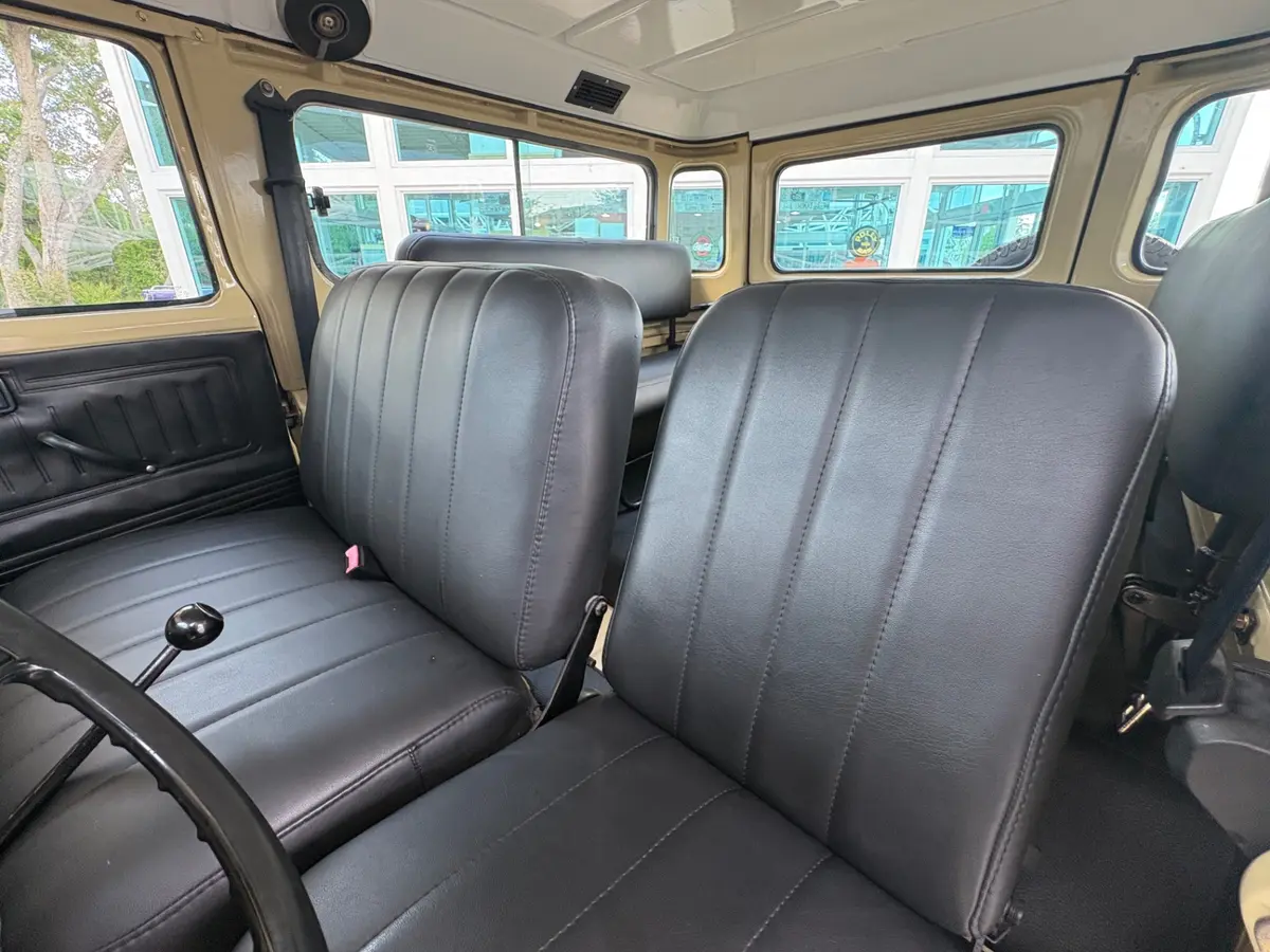 Vehicle photo 33