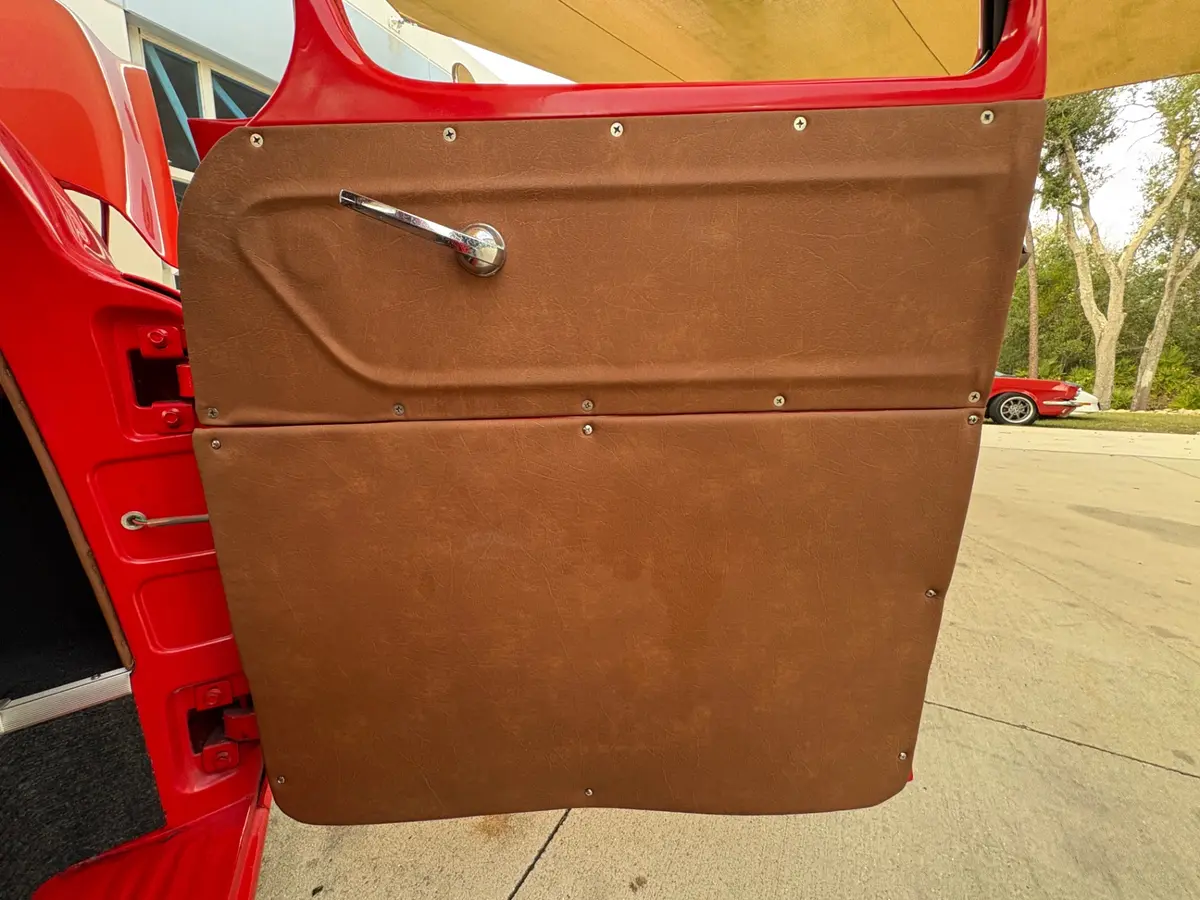 Vehicle photo 34
