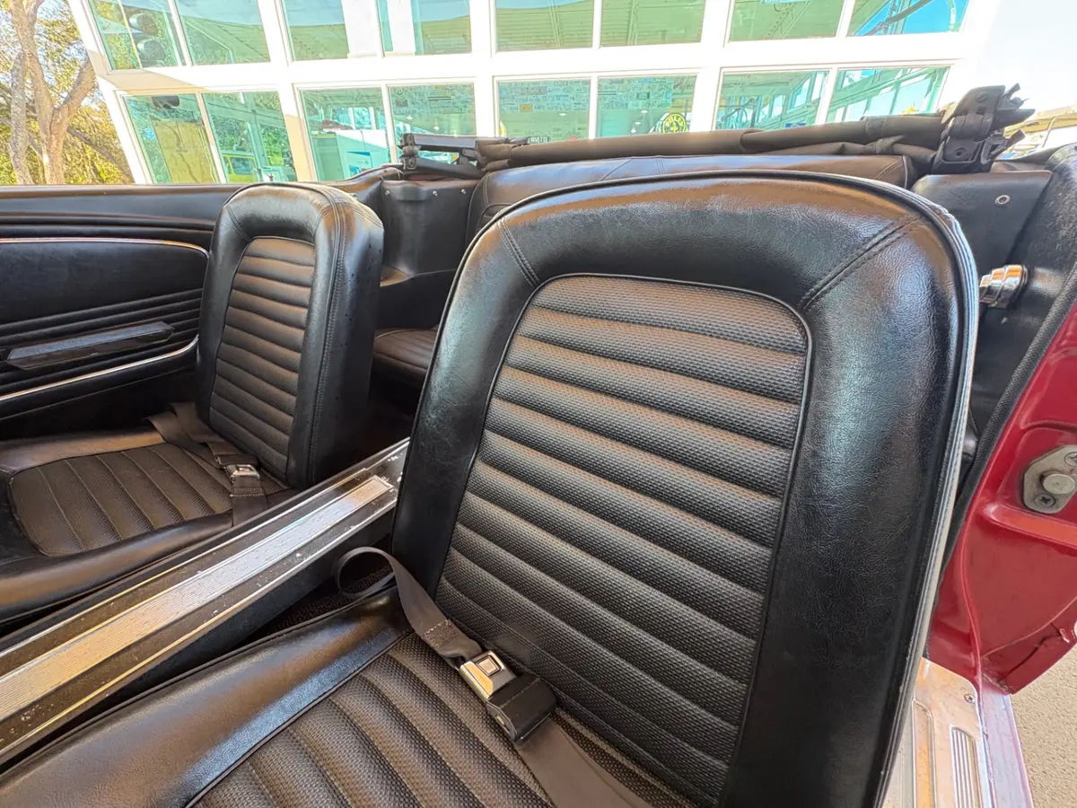 Vehicle photo 35