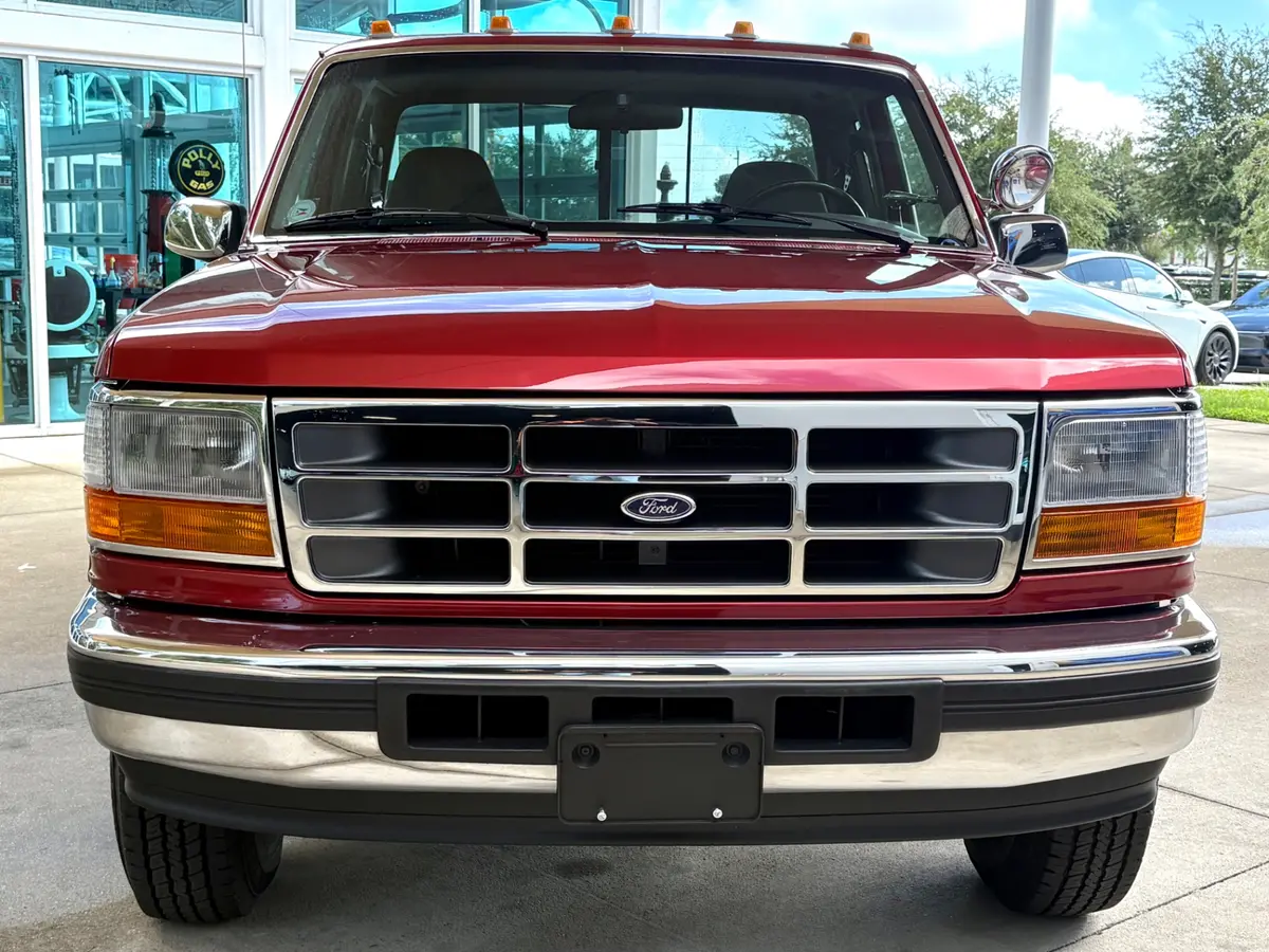 Vehicle photo 2