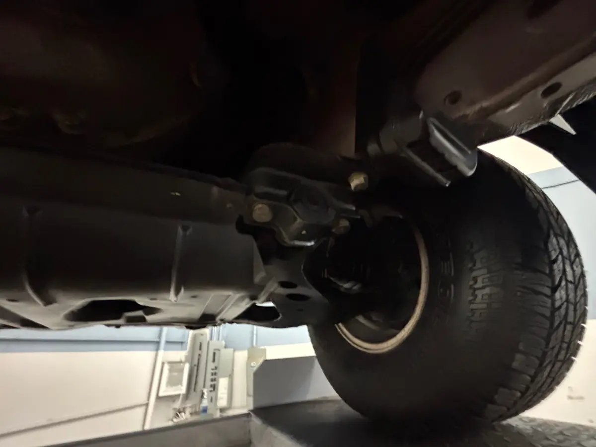 Vehicle photo 46