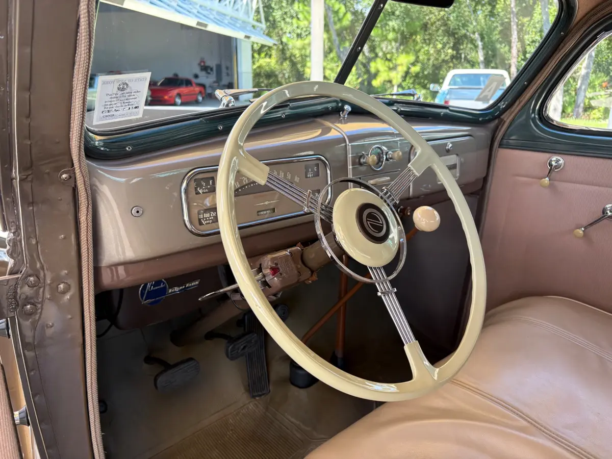 Vehicle photo 27