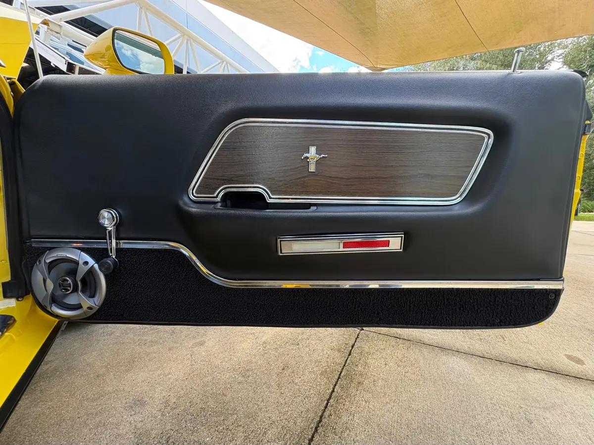Vehicle photo 38