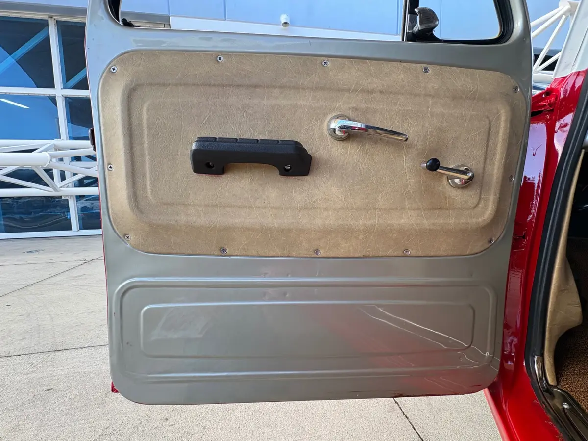 Vehicle photo 31
