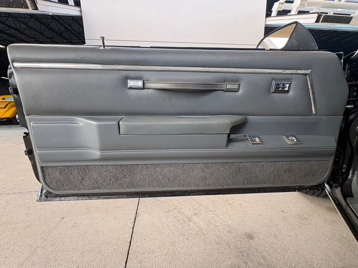 Vehicle photo 29