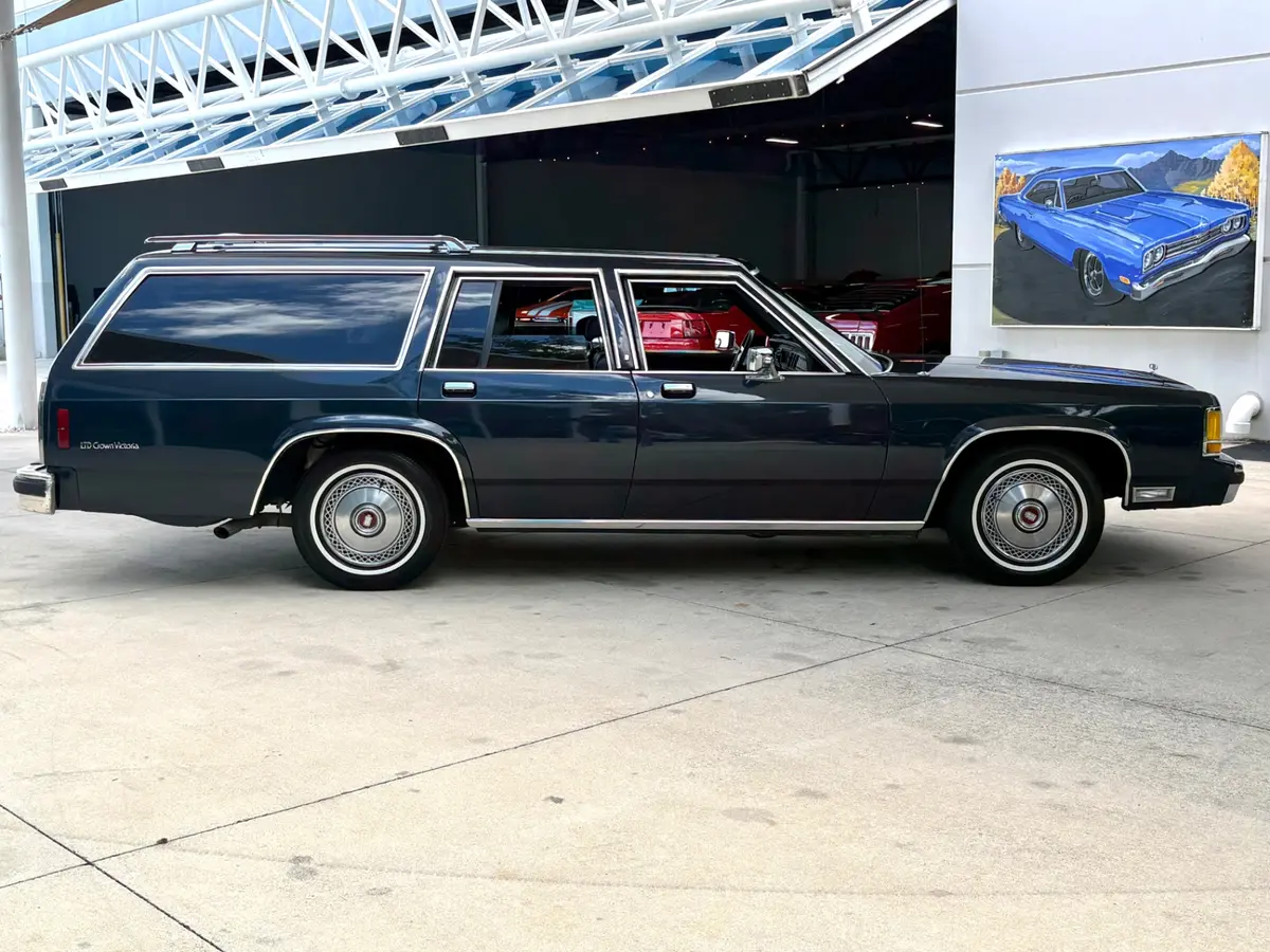 Vehicle photo 5