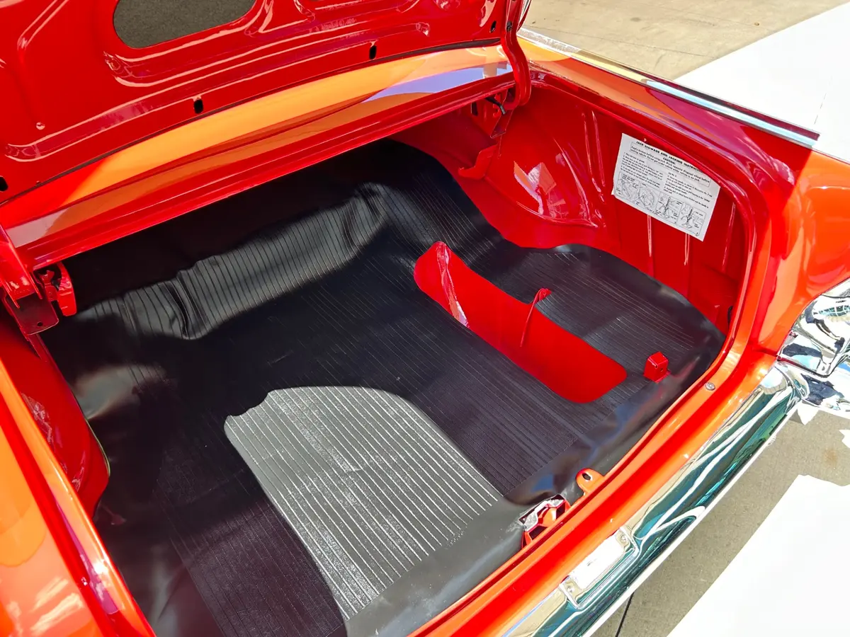 Vehicle photo 9