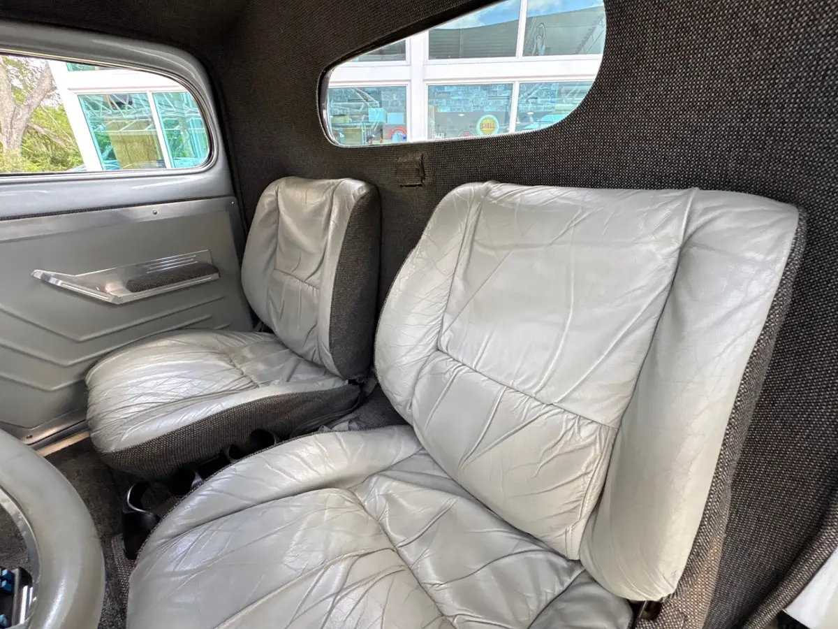 Vehicle photo 33