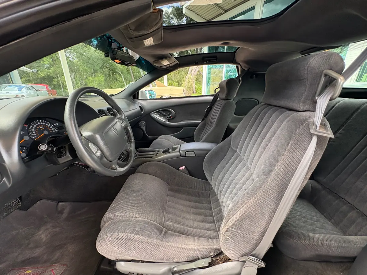 Vehicle photo 34