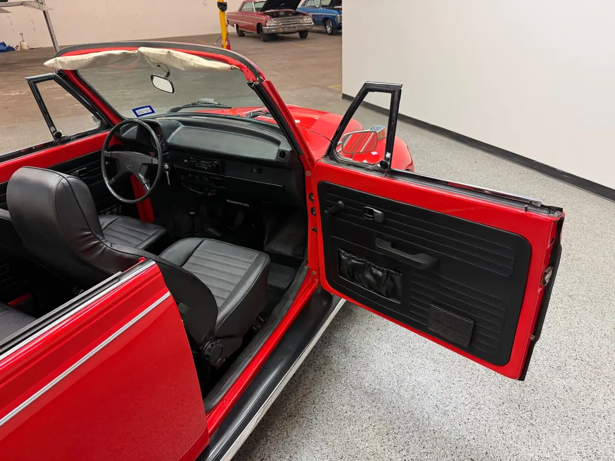 Vehicle photo 30