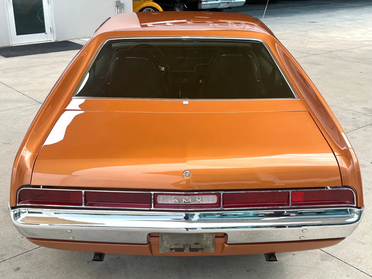 Vehicle photo 8