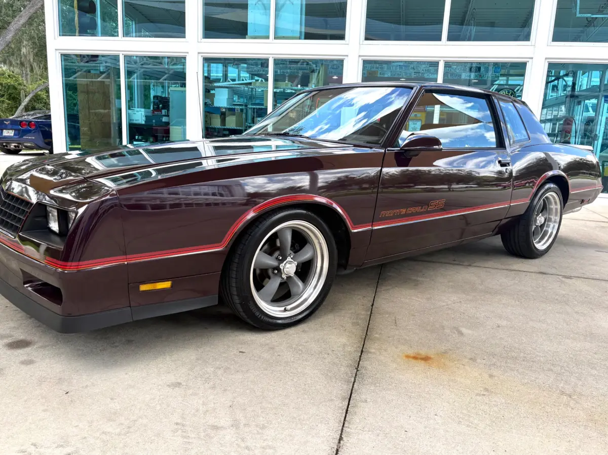 Vehicle photo 12
