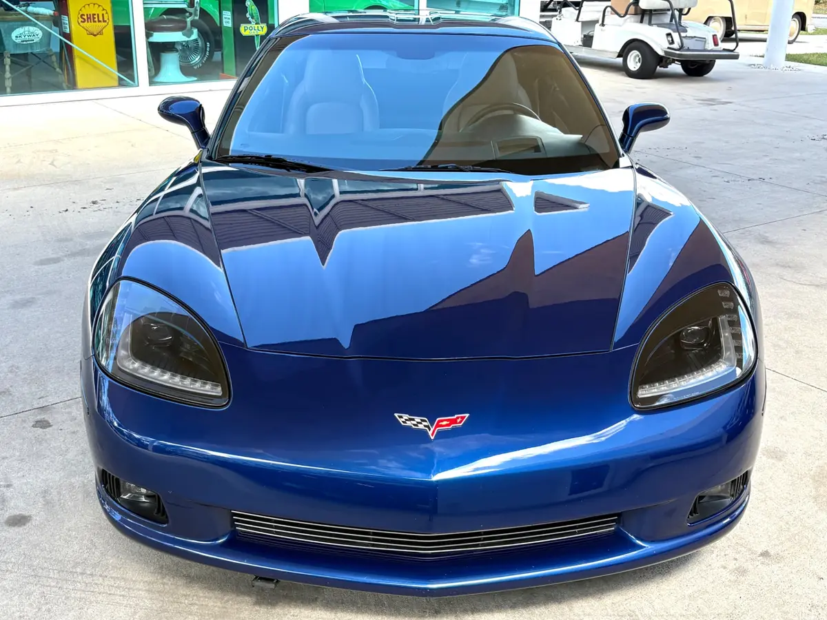 Vehicle photo 3