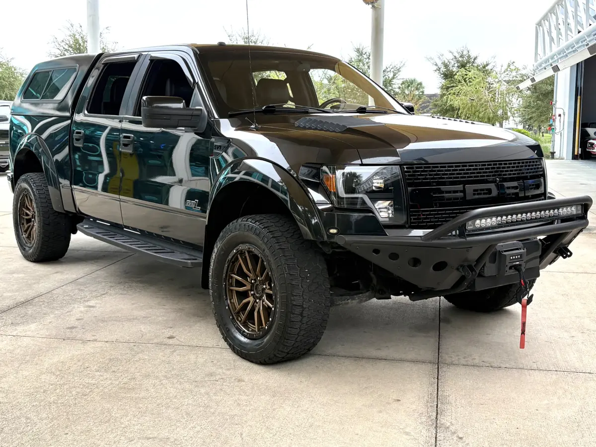 Vehicle photo 4