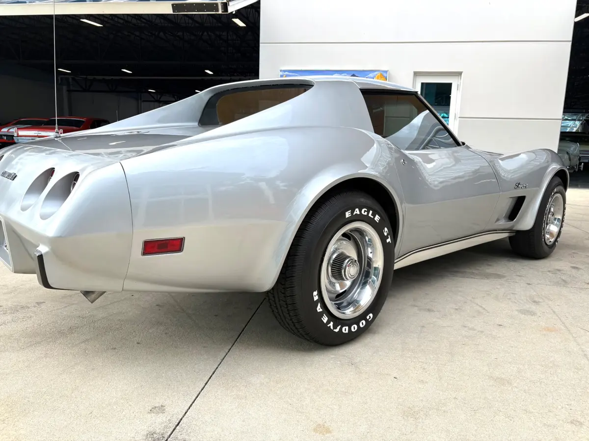 Vehicle photo 16