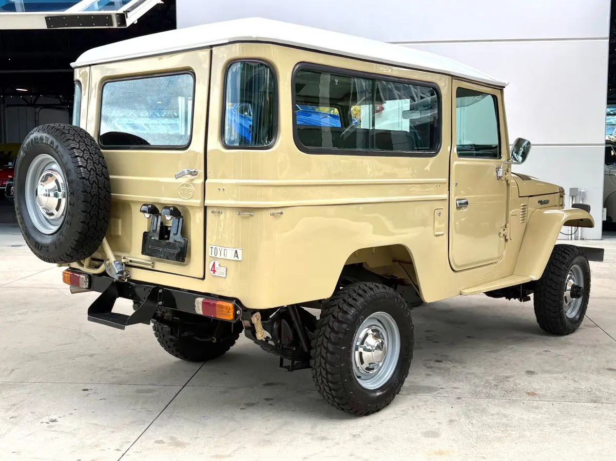 Vehicle photo 6
