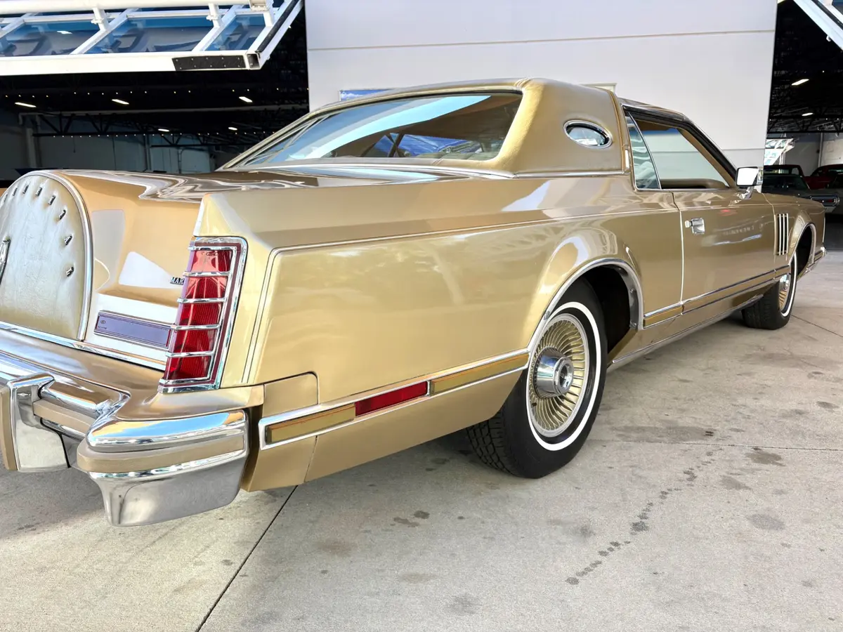 Vehicle photo 18