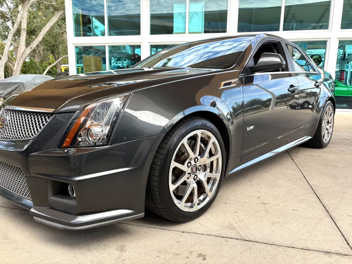 Vehicle photo 12