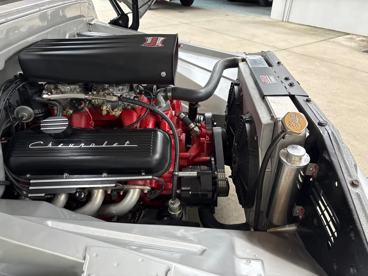 Vehicle photo 23